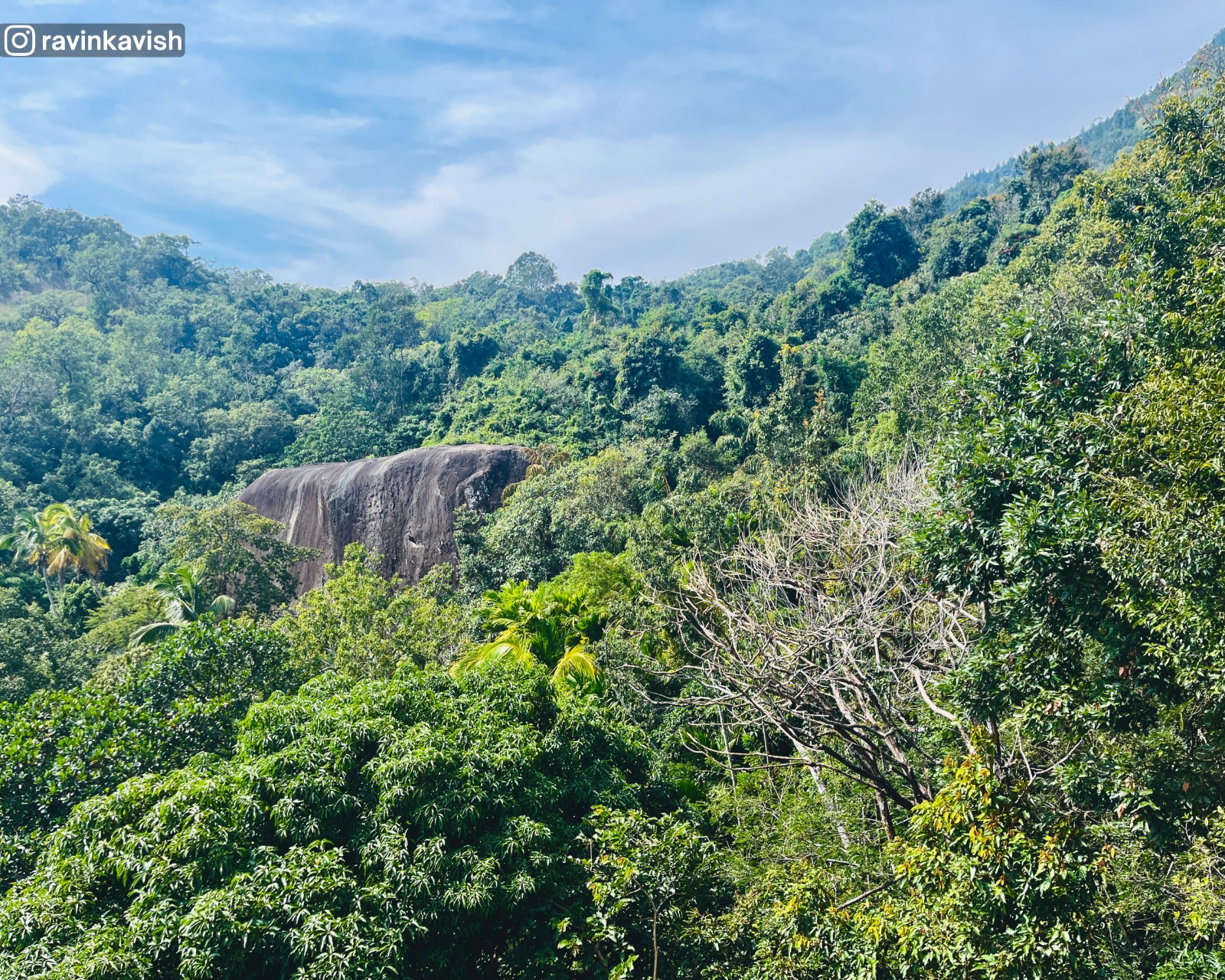 360-degree view from a viewpoint at Rakkiththa Kanda Rajamaha Viharaya showcasing surrounding hills, greenery, and Sri Lankas scenic landscapes