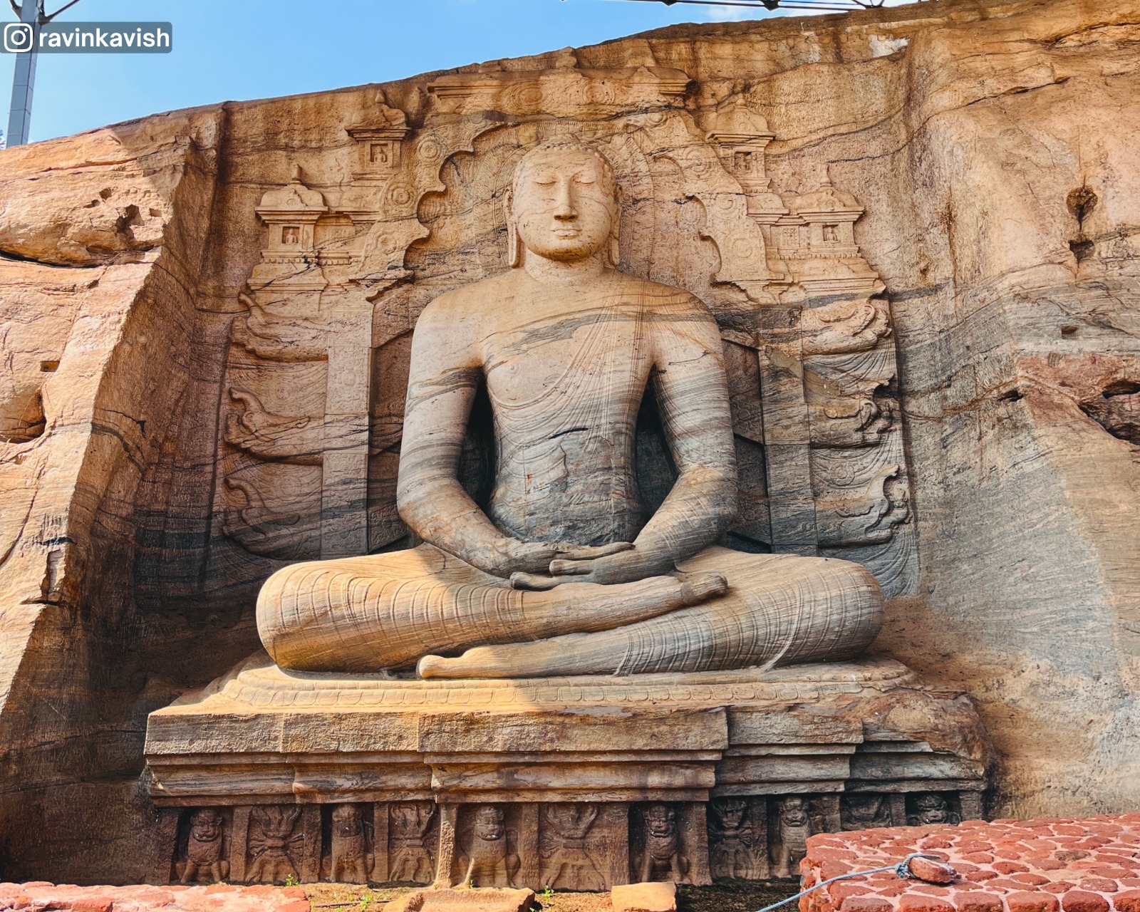 Giant seated Buddha statue at Gal Vihara, Polonnaruwa (2)