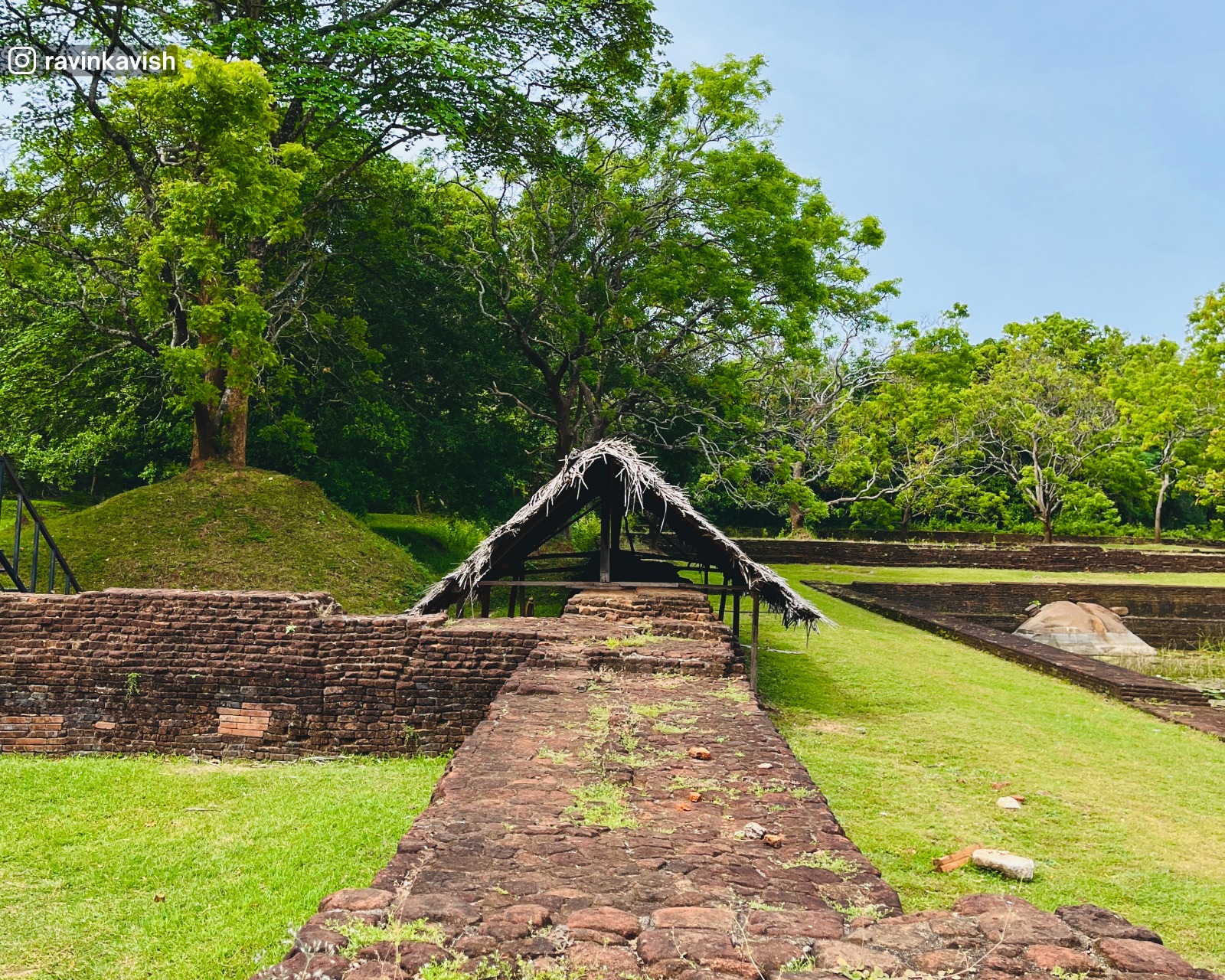 Rustic summer hut in Sigiriya