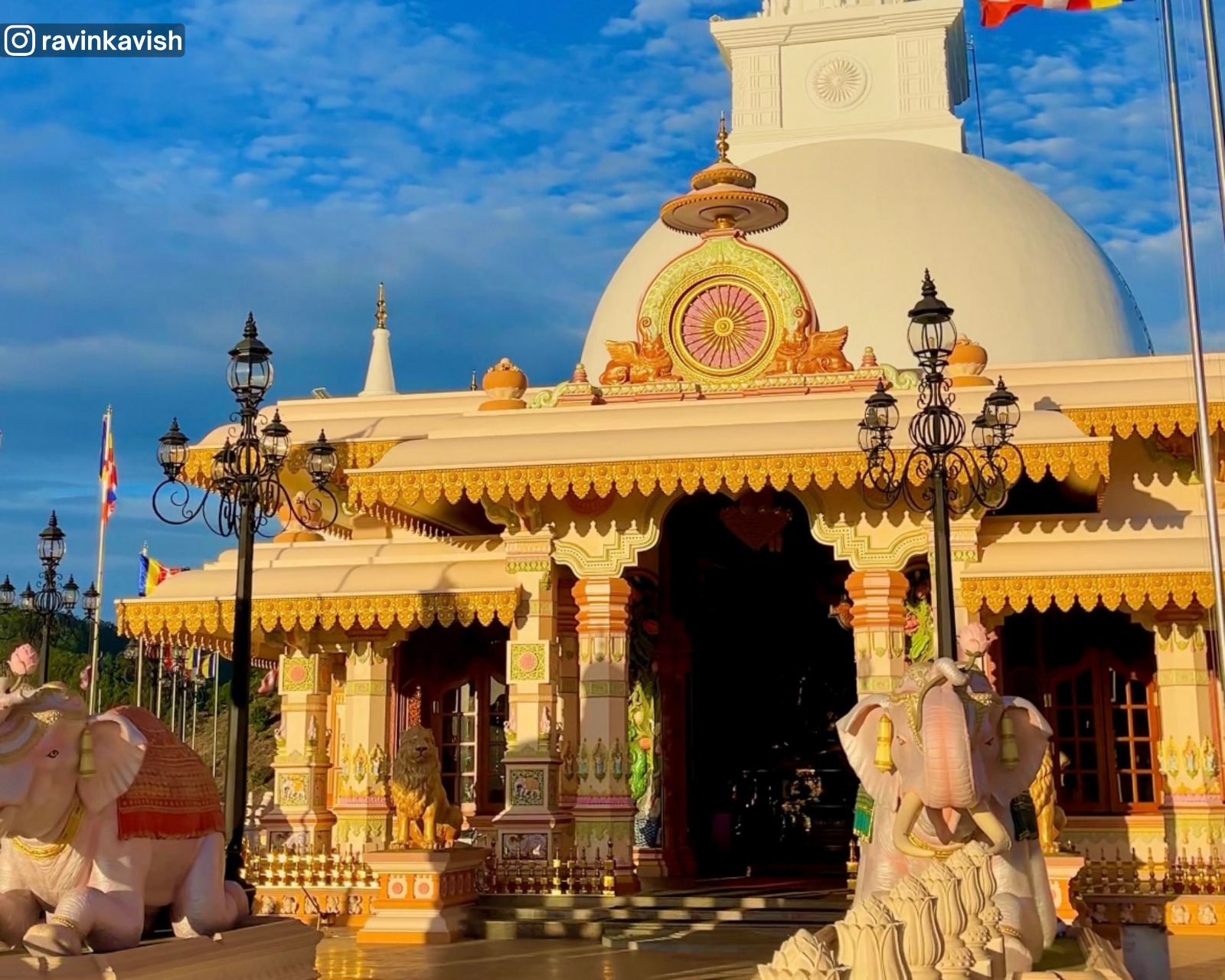 Sri Satbudu Maha Seya and colorful Temple Structure decorated with, frescoes, and sculptures of Mahamuwana Monastery, Kumbalwela near Ella