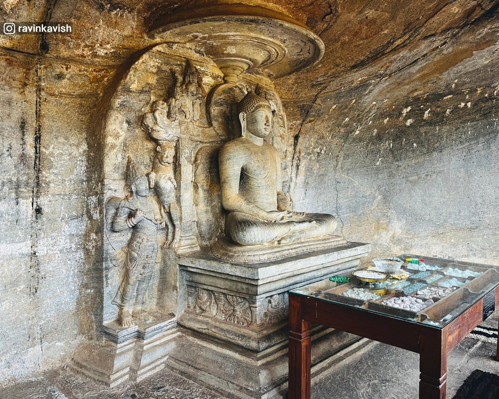 Small human-sized seated Samadhi Buddha statue at Gal Vihara