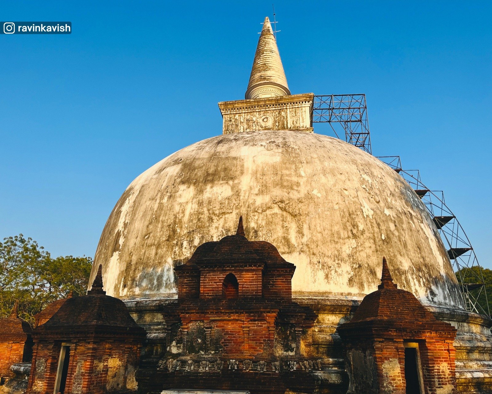 Kiri Vehera stupa with its Waahalkadas (frontispieces) at Alahana Monastery in Polonnaruwa
