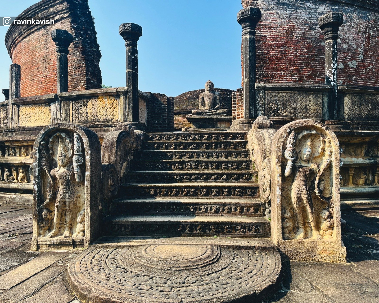 Vatadageya entrance staircase with moonstone and guard stones