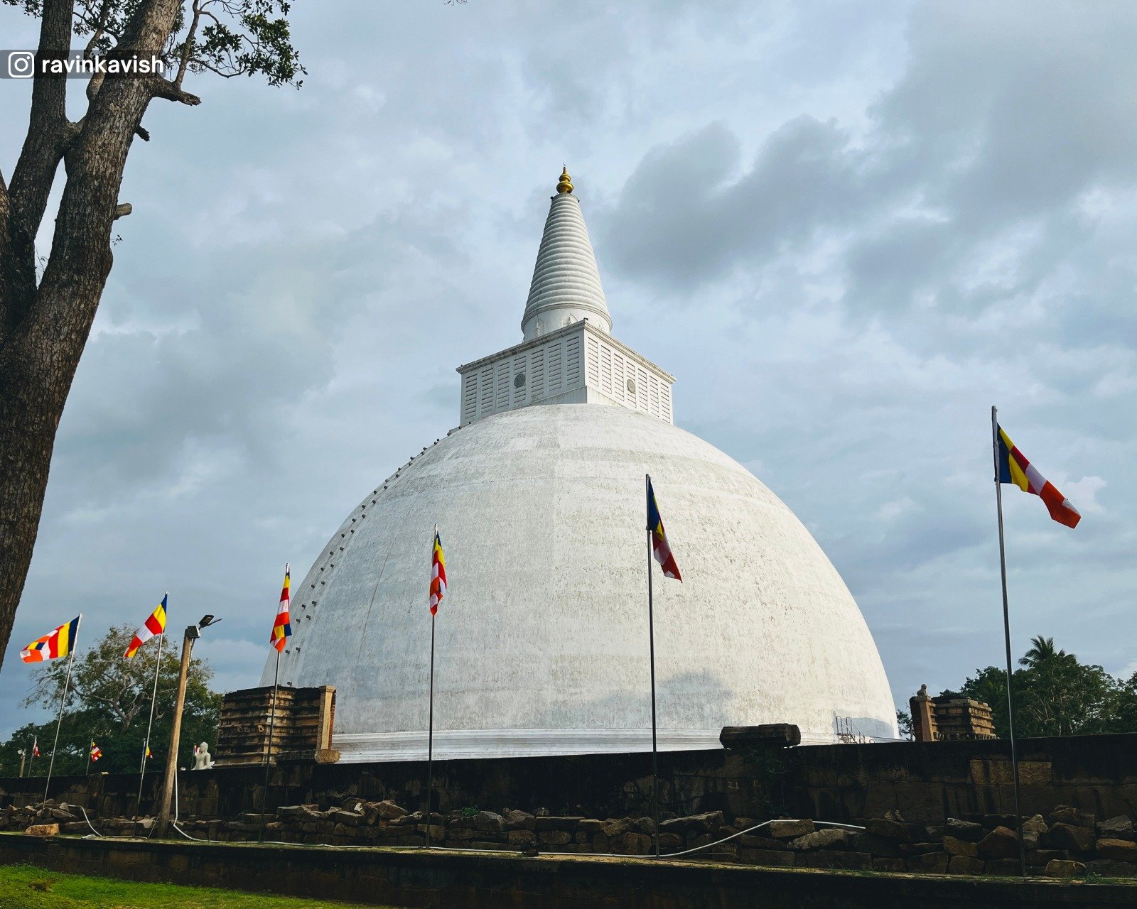 Mirisavetiya Stupa