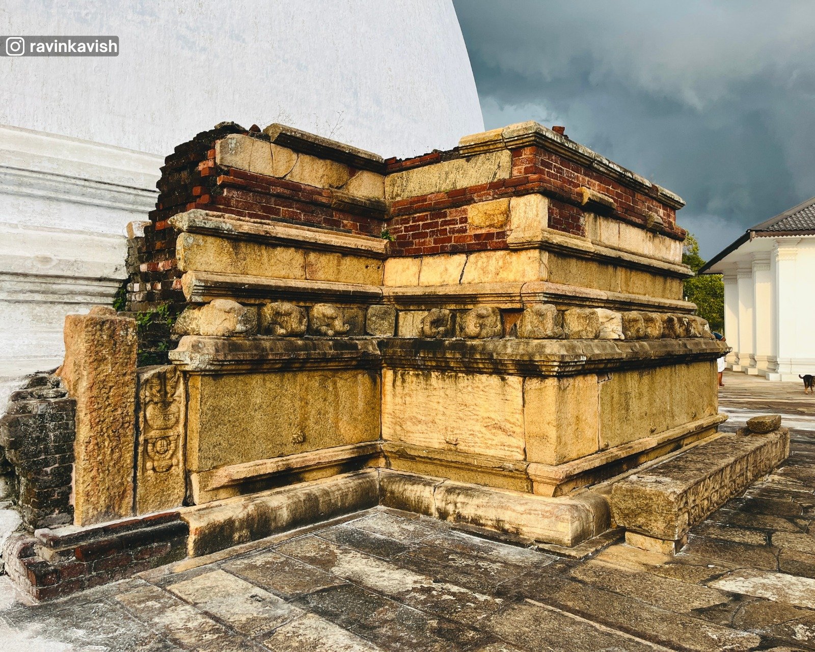 Mirisavetiya Stupa