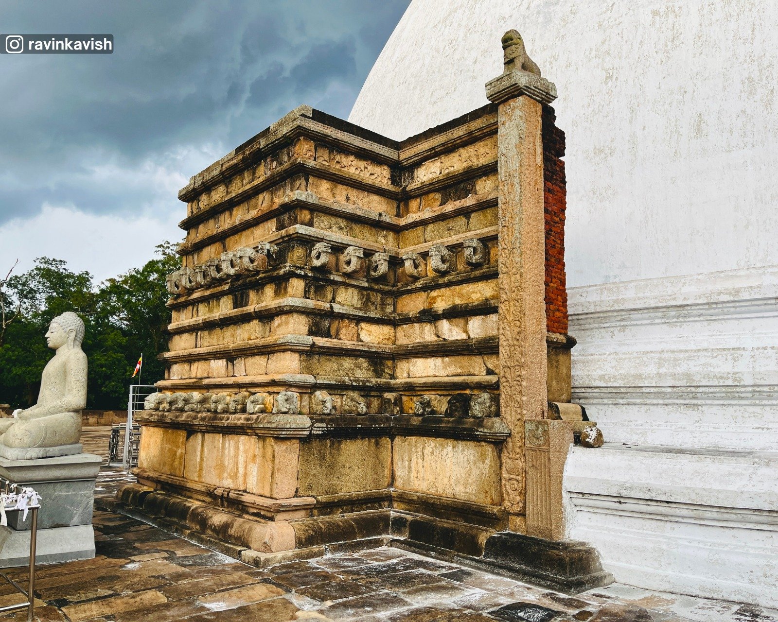 Mirisavetiya Stupa