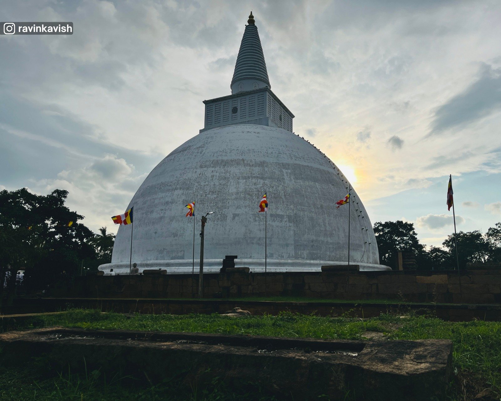 Mirisavetiya Stupa