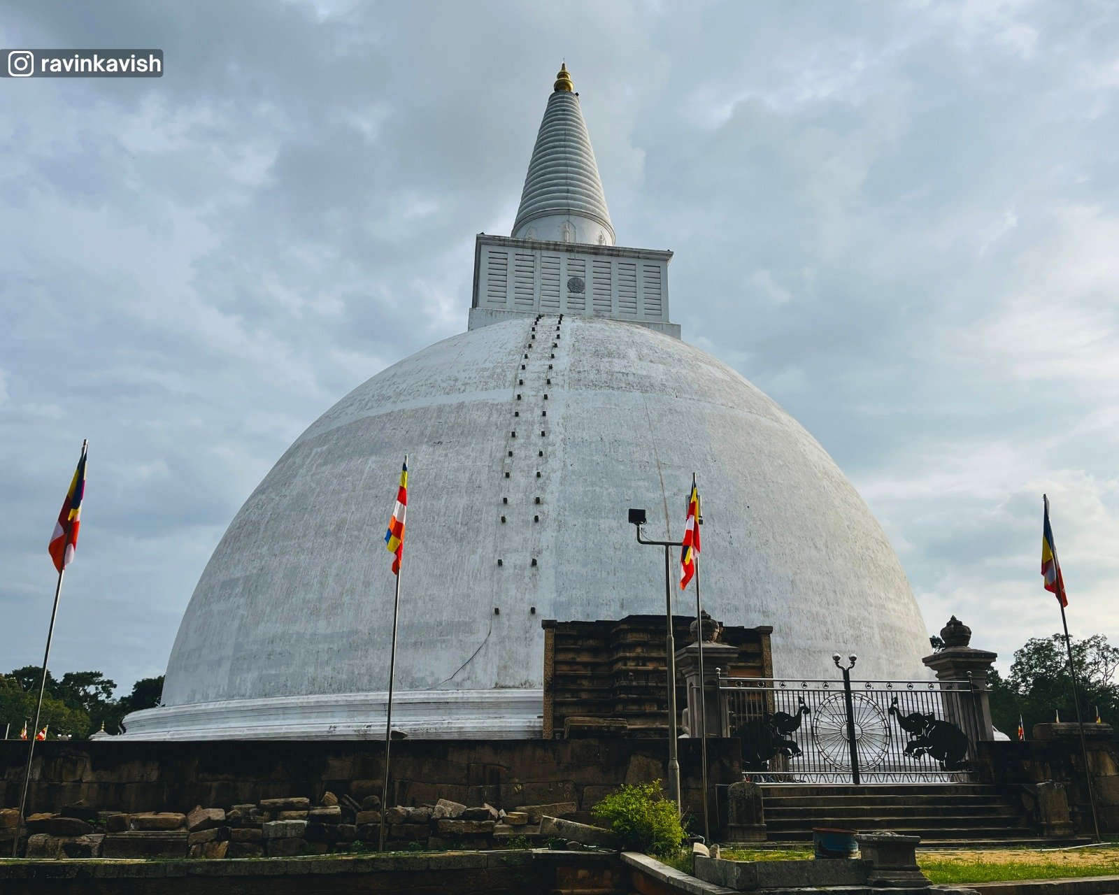 Mirisavetiya Stupa