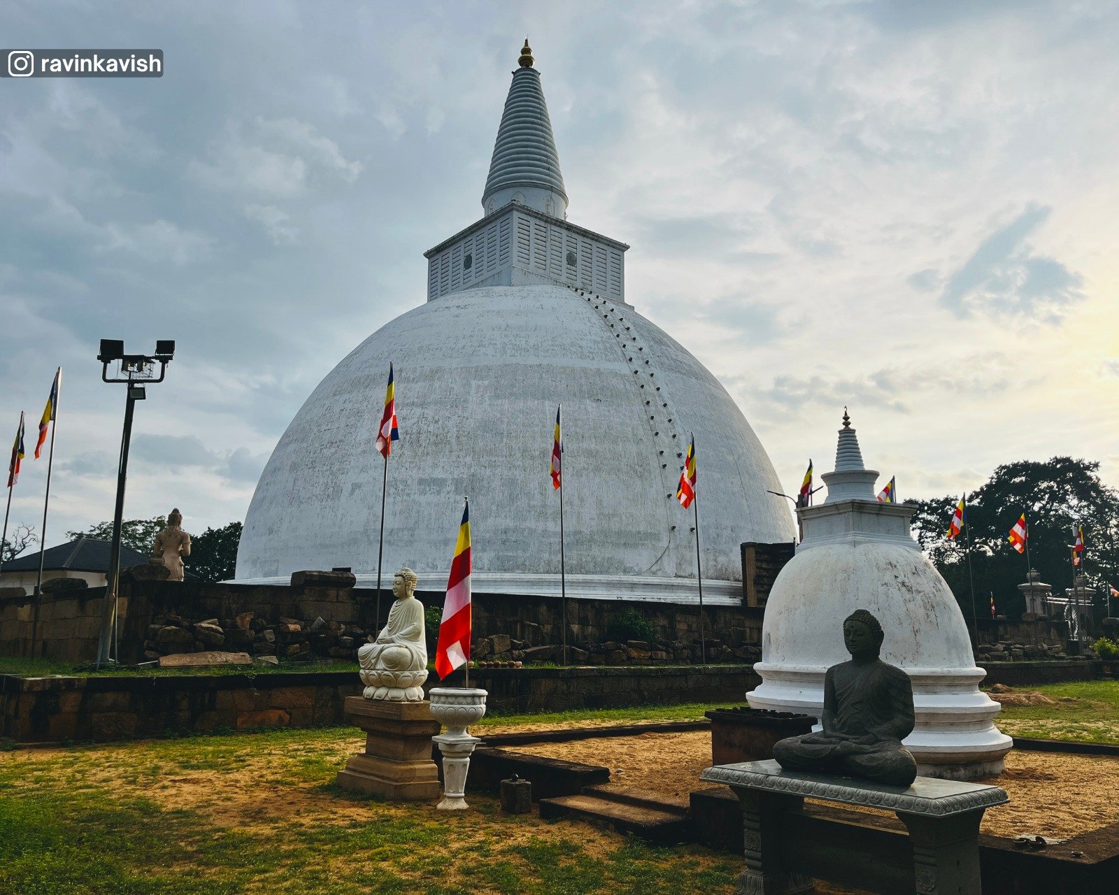 Mirisavetiya Stupa
