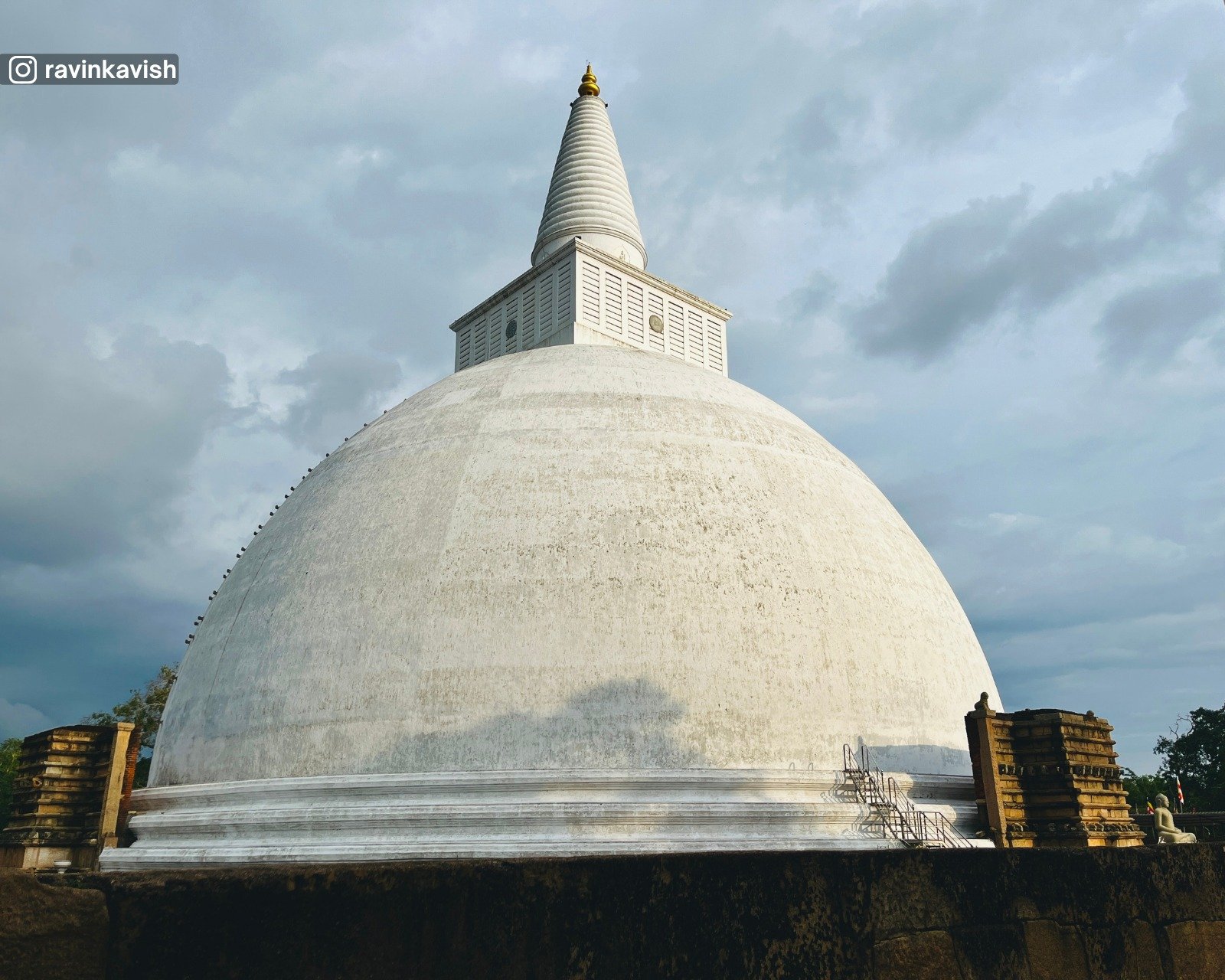 Mirisavetiya Stupa