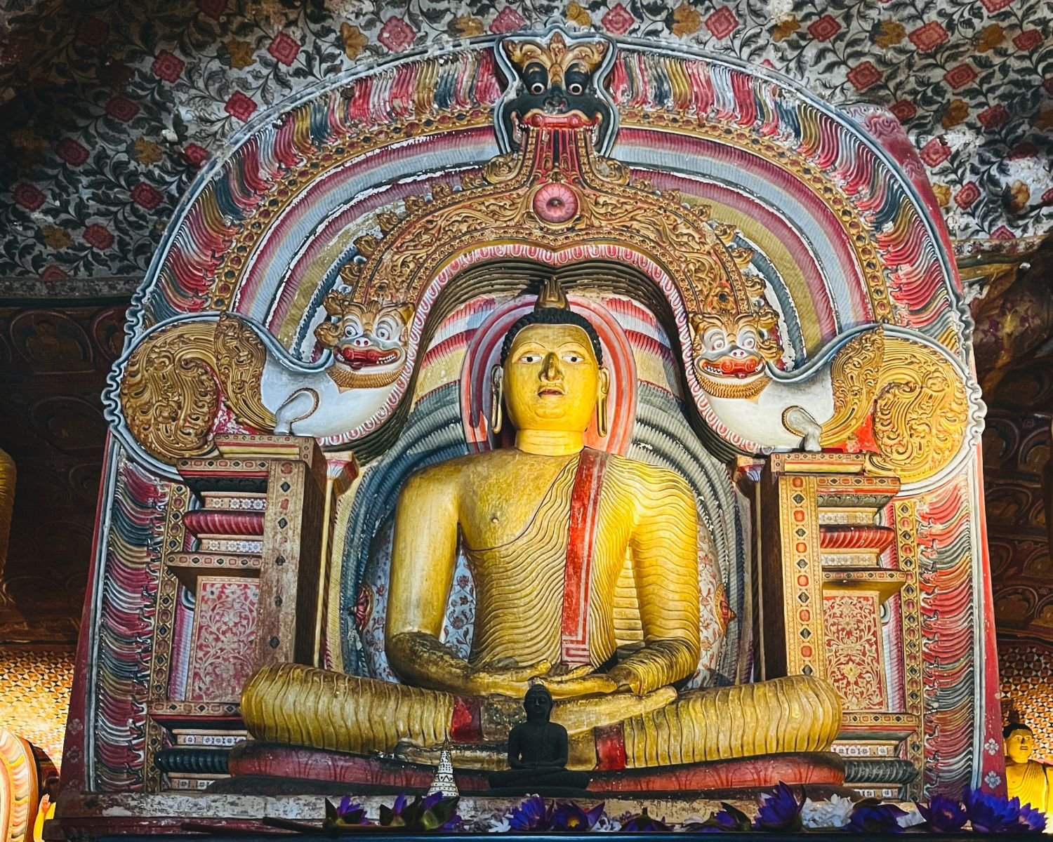 Seated Buddha beneath an ornate Makara Torana