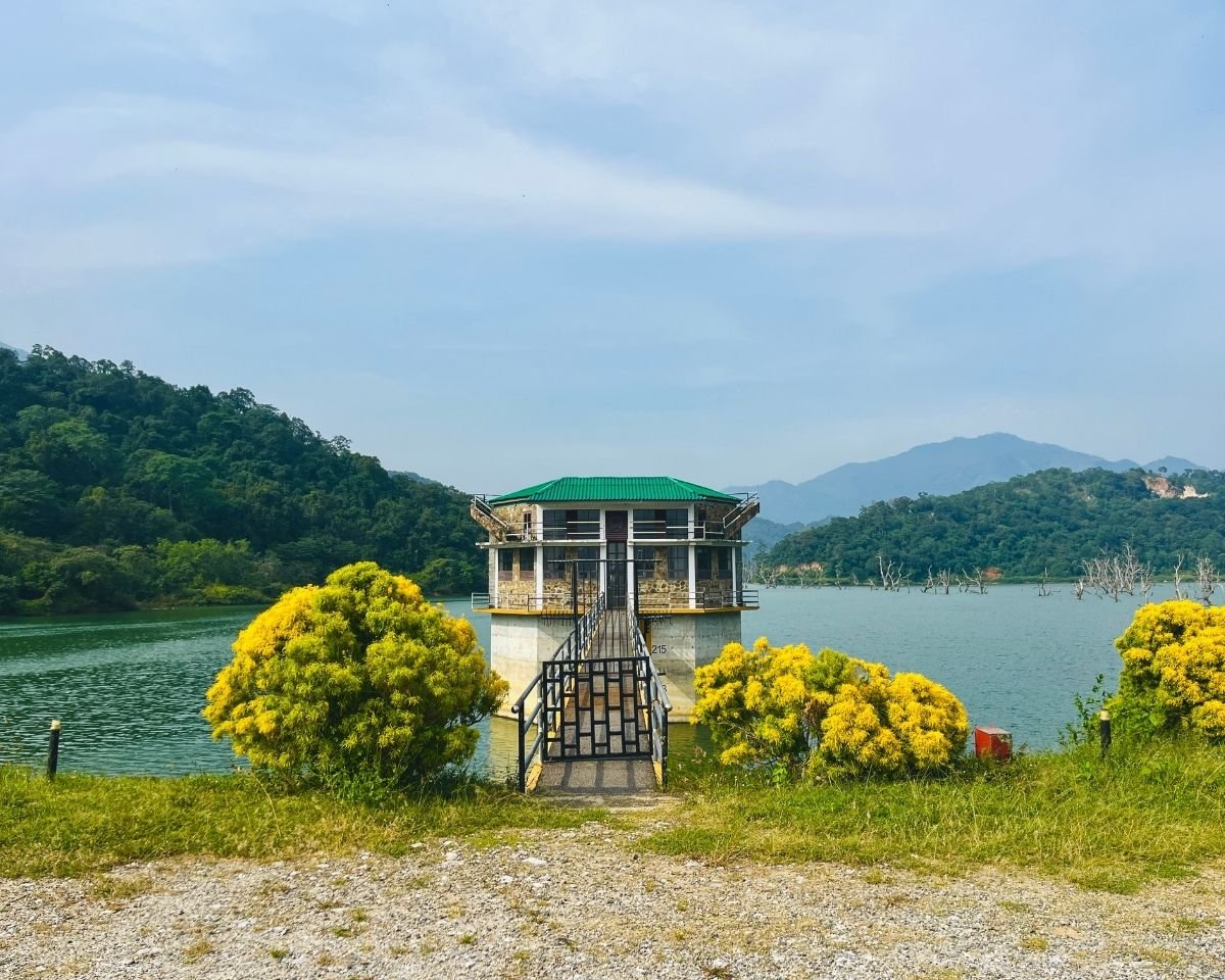 Intake tower and walkway extending into Alikota Ara Reservoir